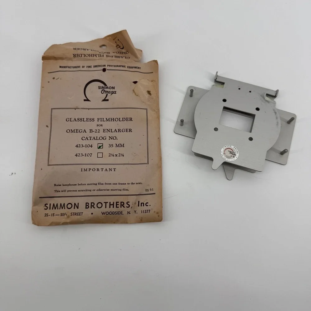 Simmon Omega B-22 Enlarger Glassless Film Holder 35mm 2.25 Twist Lock Lens Mount